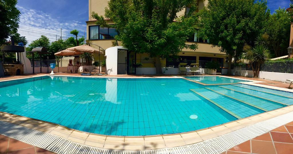Hotel Mehari Riccione Exterior foto