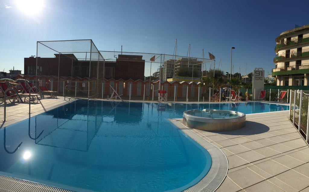 Hotel Mehari Riccione Exterior foto